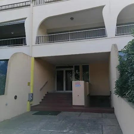 40m With Terrace In A With Pool Apartment *