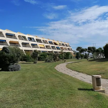 40m With Terrace In A With Pool Apartment Le Grau-du-Roi